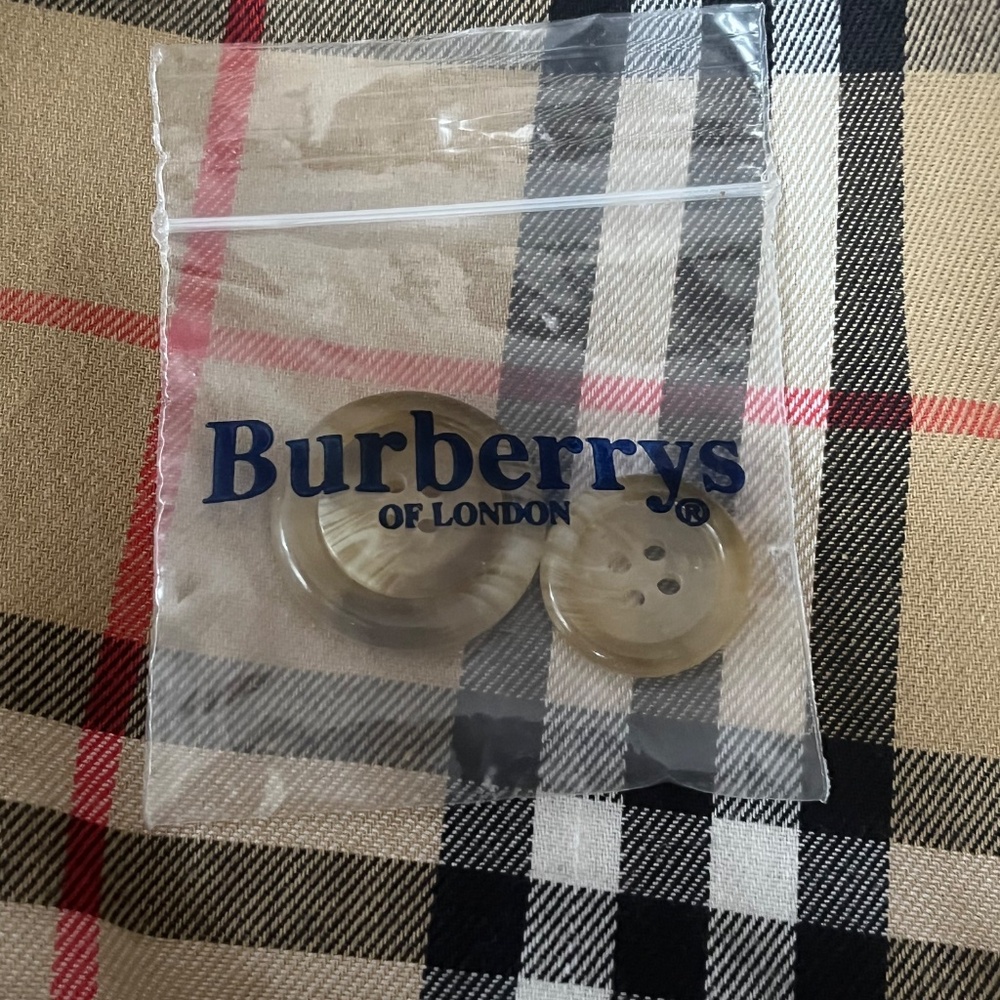 Women's’/Men’s Burberry Trench Coat - Extra Long - Picture 16 of 16